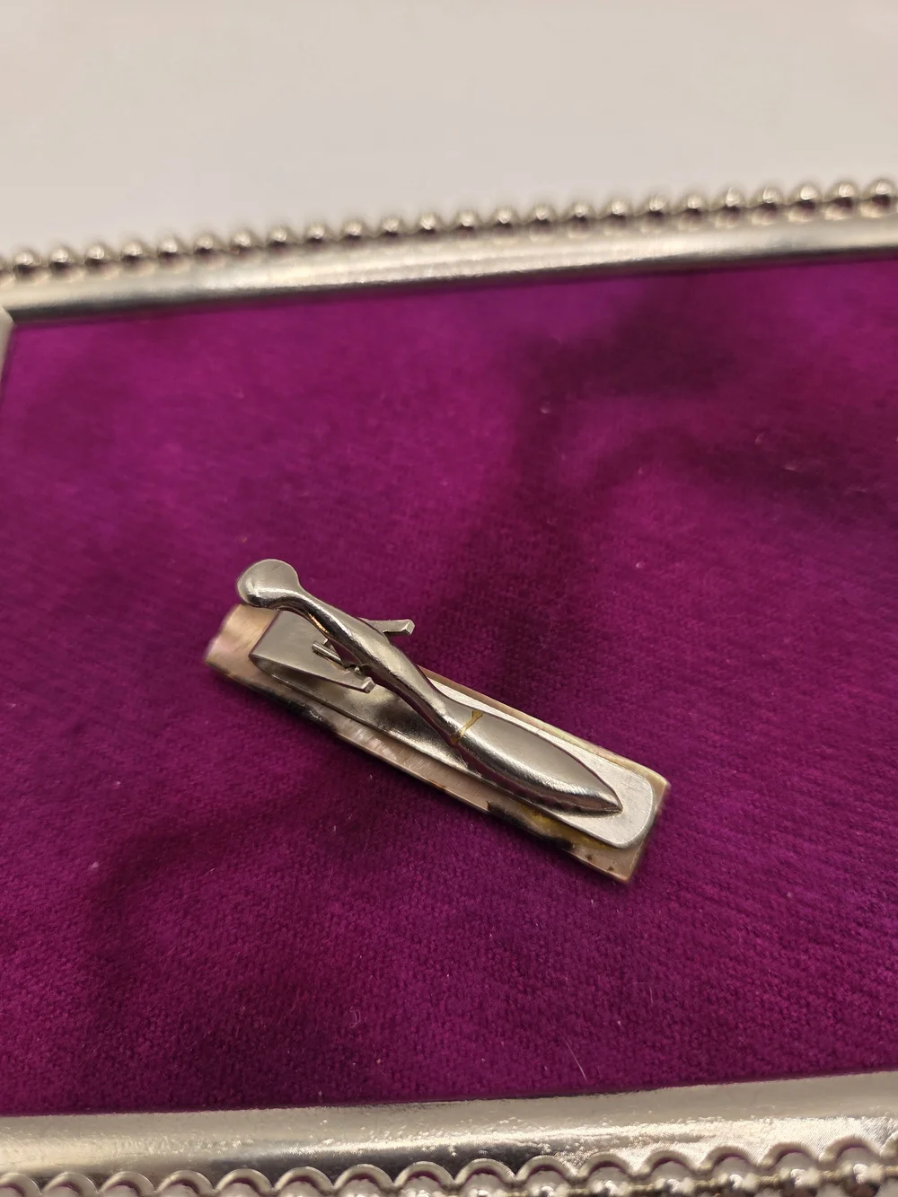 1522. Vintage Mother Of Pearl Tie Clip